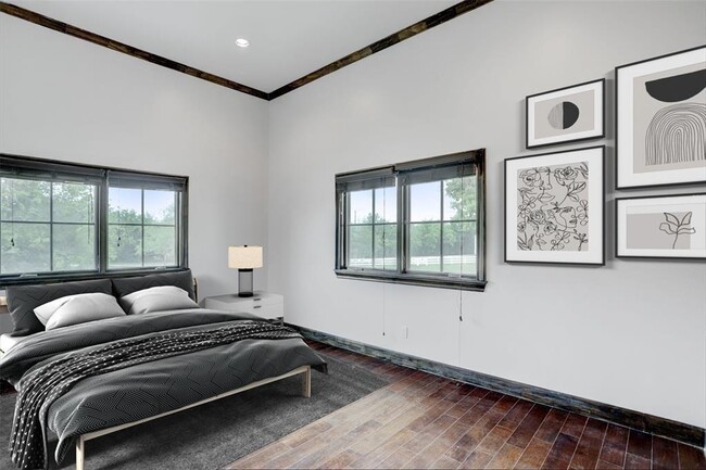 Building Photo - 5403 E river Dr
