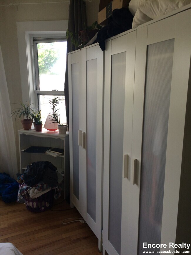 Building Photo - 4 Watson St