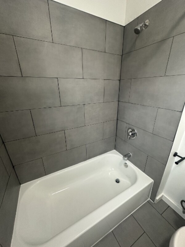 Building Photo - 2654 N Moreland Blvd