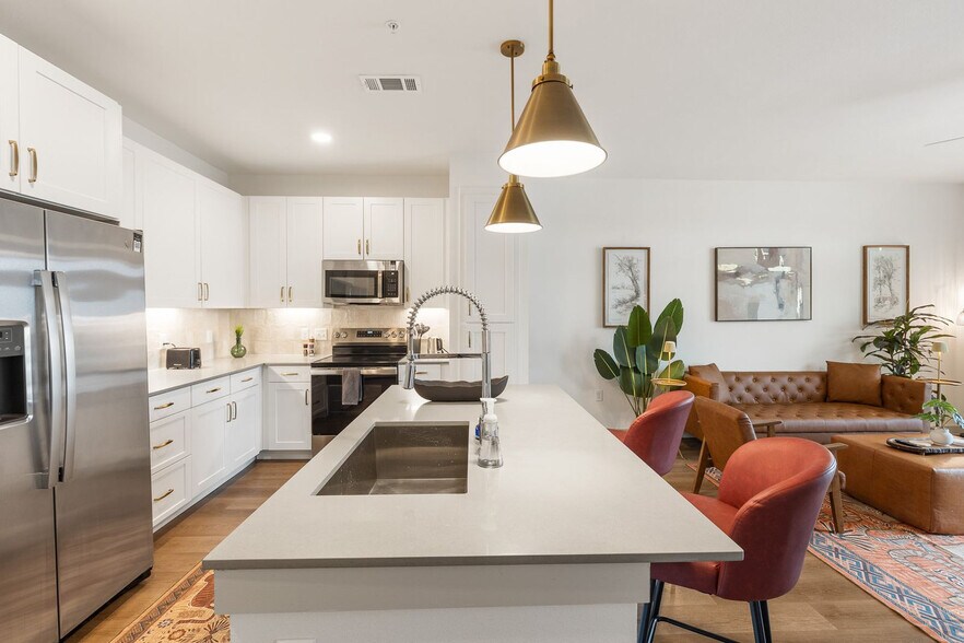 Building Photo - 1301 Leah Ave