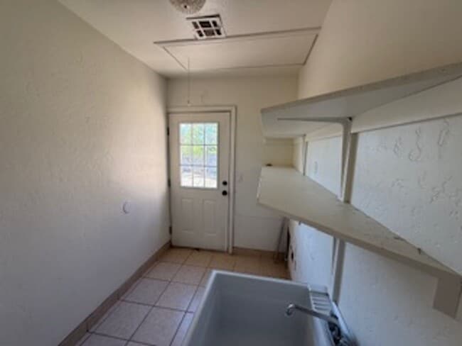 Building Photo - 1318 Park Dr