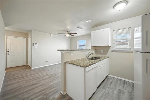 Building Photo - 1317 Village Garden Dr