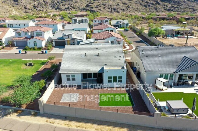 Building Photo - 3130 E Alicia Dr