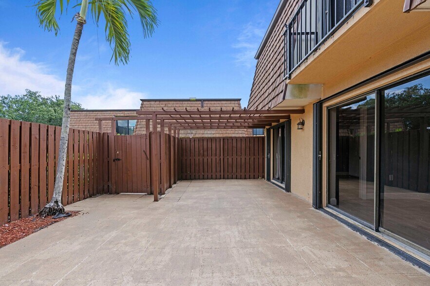 Building Photo - 1405 14th Ln