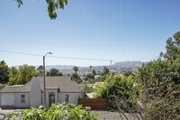 Building Photo - 944 Maltman Ave