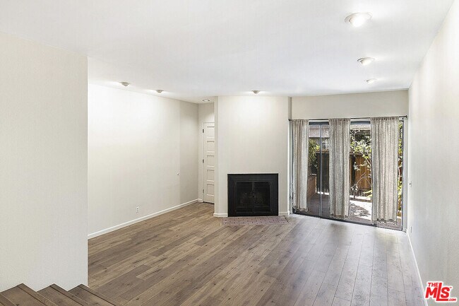 Building Photo - 2216 S Bentley Ave