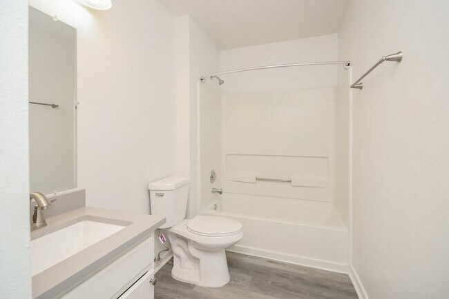 Building Photo - 1711 Oak Ridge Dr