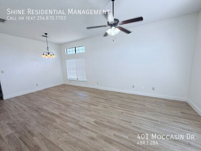 Building Photo - 401 Moccasin Dr