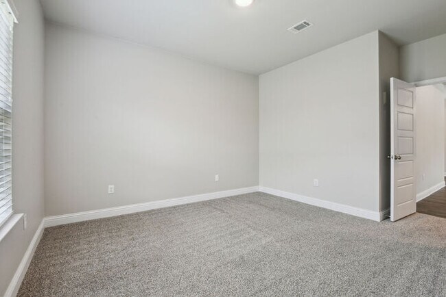 Building Photo - 3055 Sea Oats Dr