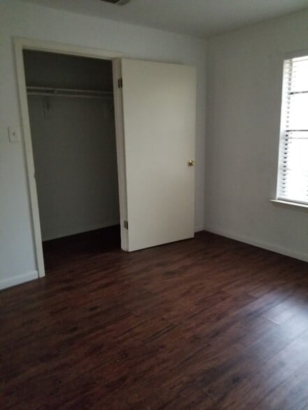 Building Photo - 1102 Verde Dr