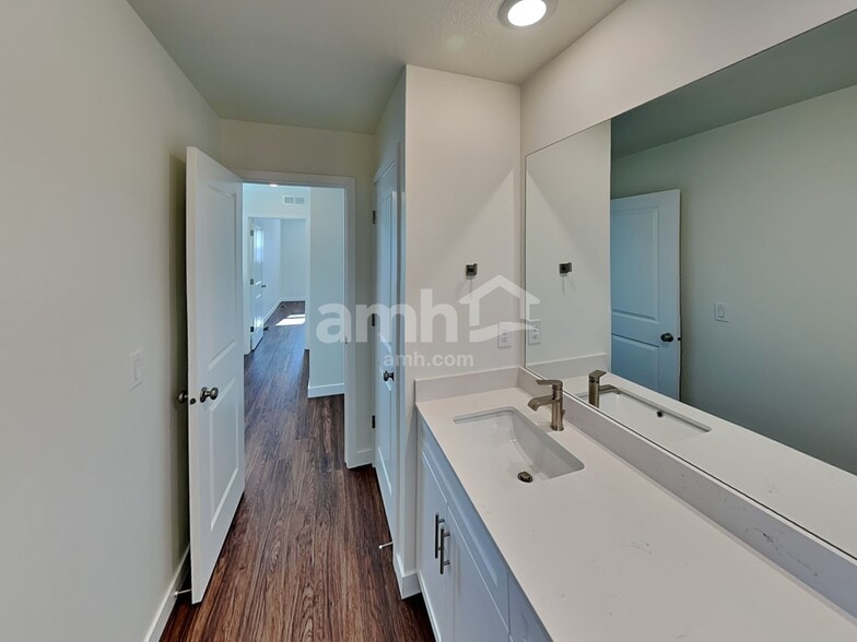 Building Photo - 3571 E Caitlyn St