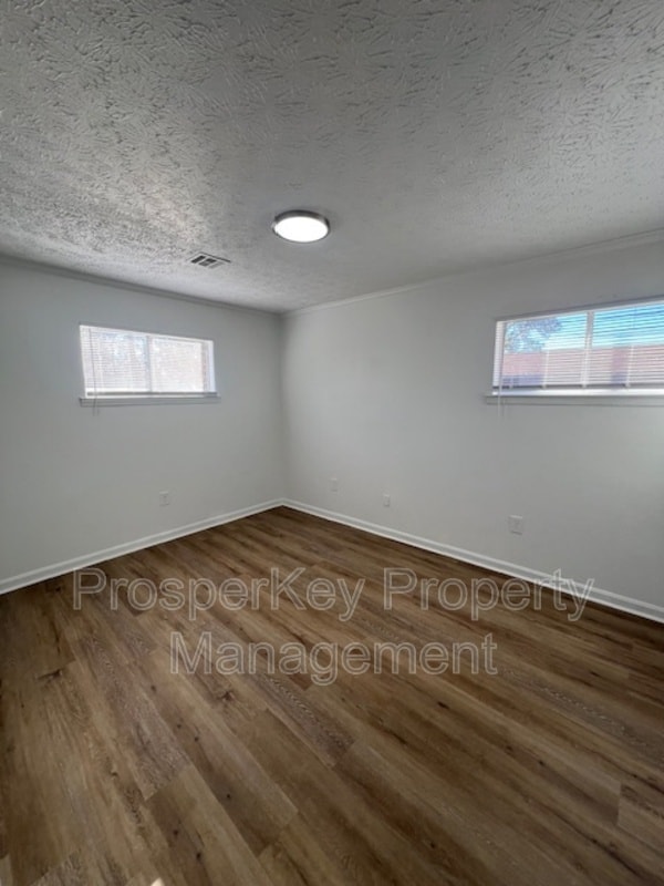 Building Photo - 2745 N Wallace Dr