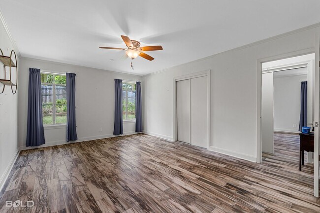 Building Photo - UPDATED MID-CENTURY MODERN HOME WITH SPECIAL CHARACTER