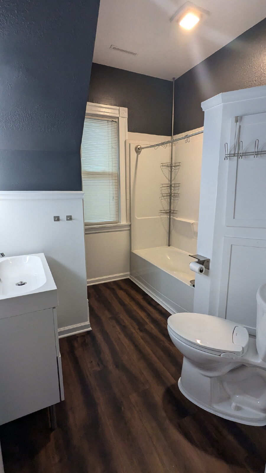 Building Photo - 1908 E Webster Pl