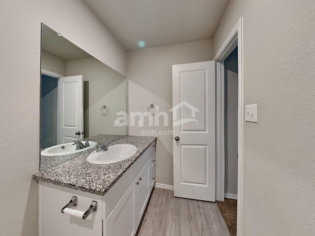 Building Photo - 502 Summersweet Rd