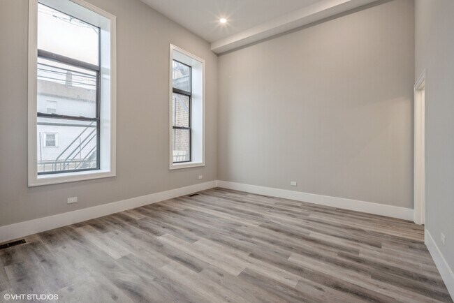 Building Photo - 639 W 18th St