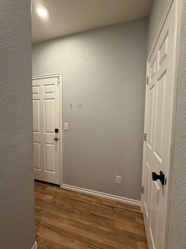 Building Photo - Bright and Modern 3-Bed, 2.5-Bath Townhous...