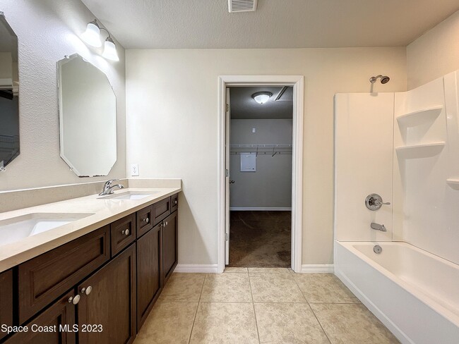 Building Photo - 3737 Chambers Ln