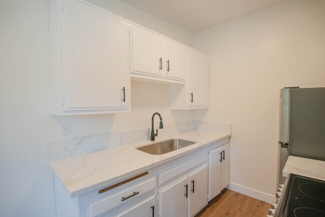 Building Photo - 821 W 167th St
