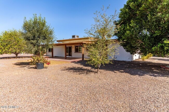 Building Photo - 16853 N Meadow Park Dr