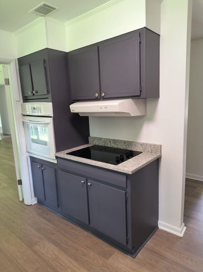 Building Photo - Fully Renovated 3 Bedroom, 2 Bath Home