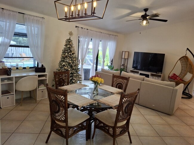 Building Photo - 385 Toledo St