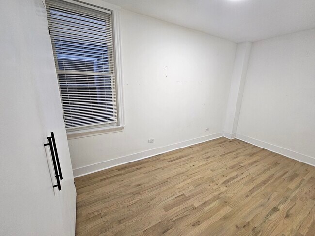 Building Photo - 2541 N Southport Ave