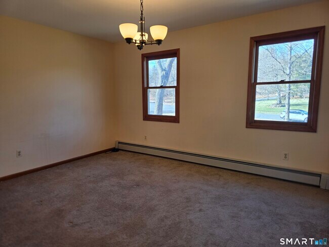 Building Photo - 25 Brook Pine Dr