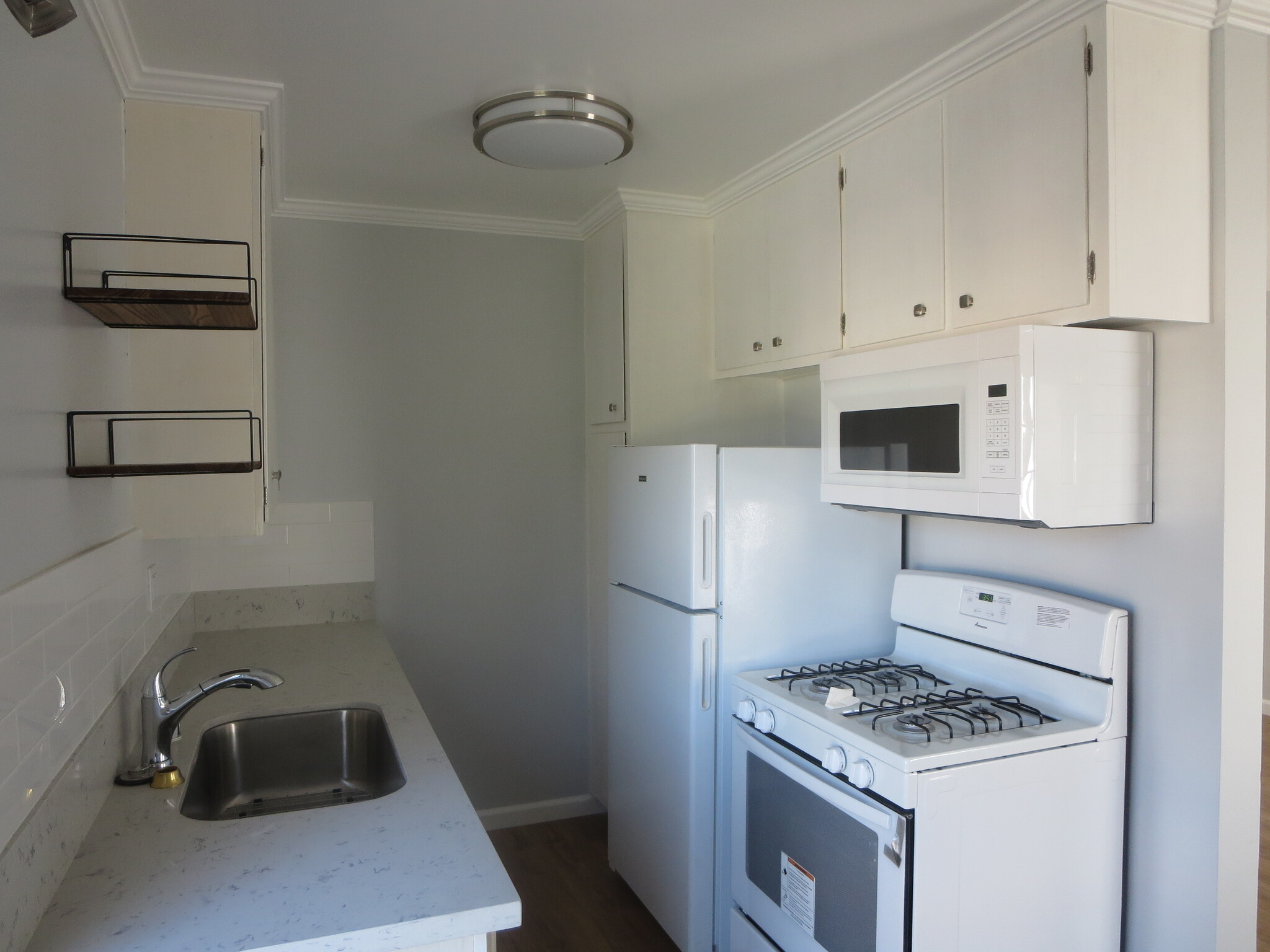 kitchen - 1357 Edgecliffe Dr