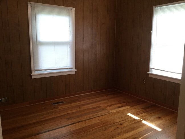 Building Photo - Cozy New Bern Home!
