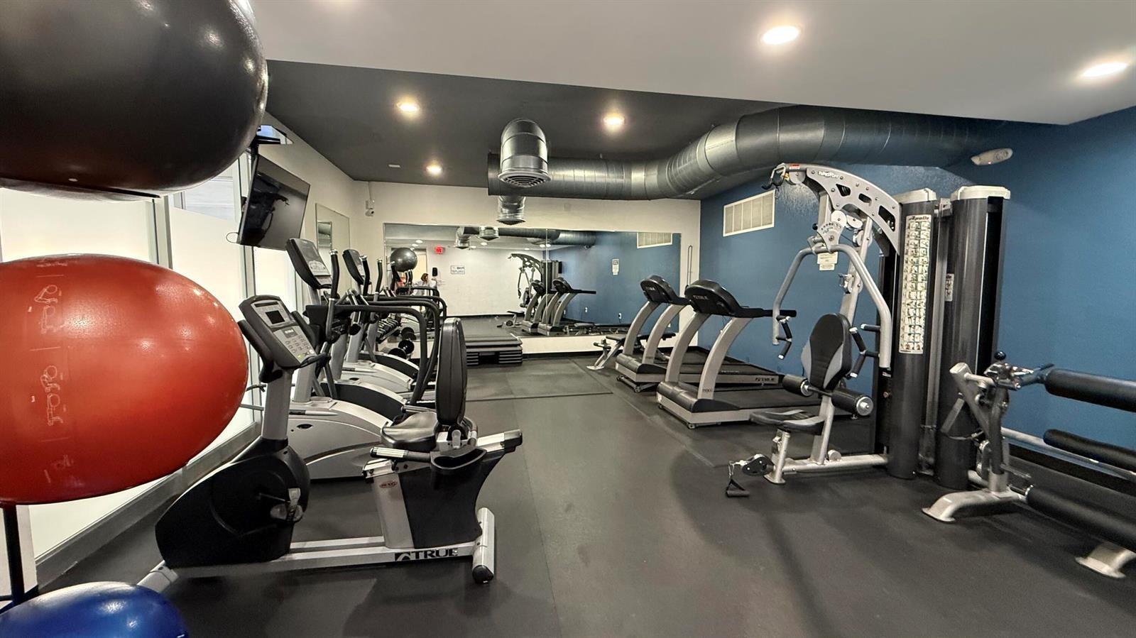 Building Photo - 401 Golden Isles Dr