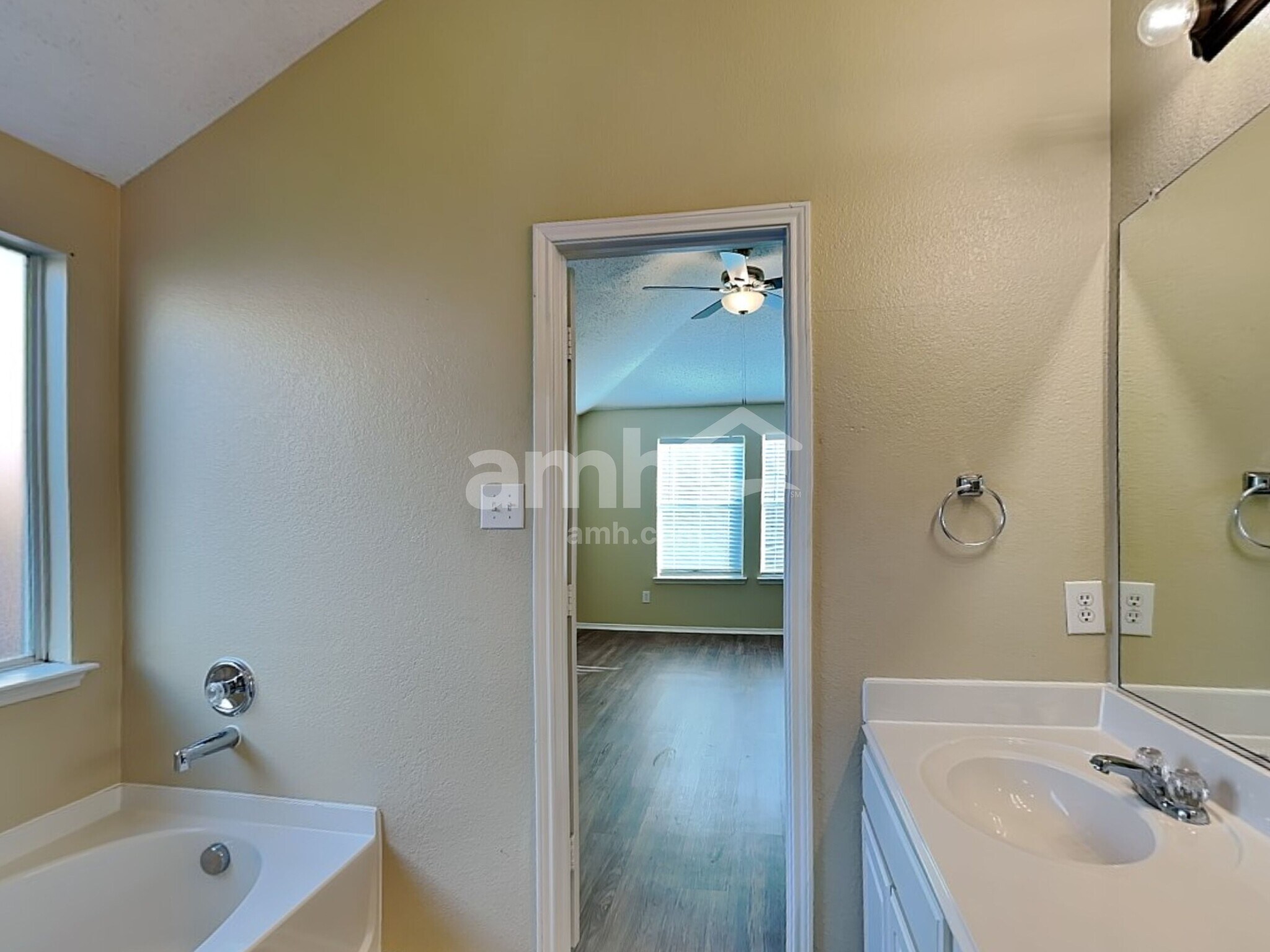 Building Photo - 2012 Cone Flower Dr