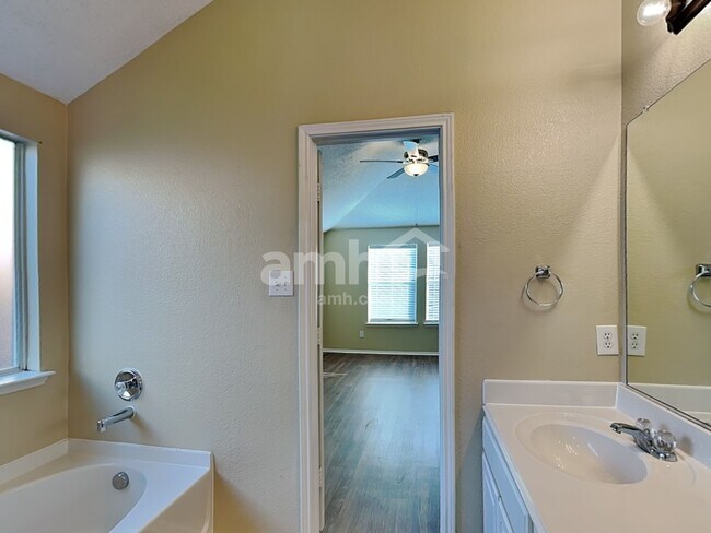 Building Photo - 2012 Cone Flower Dr