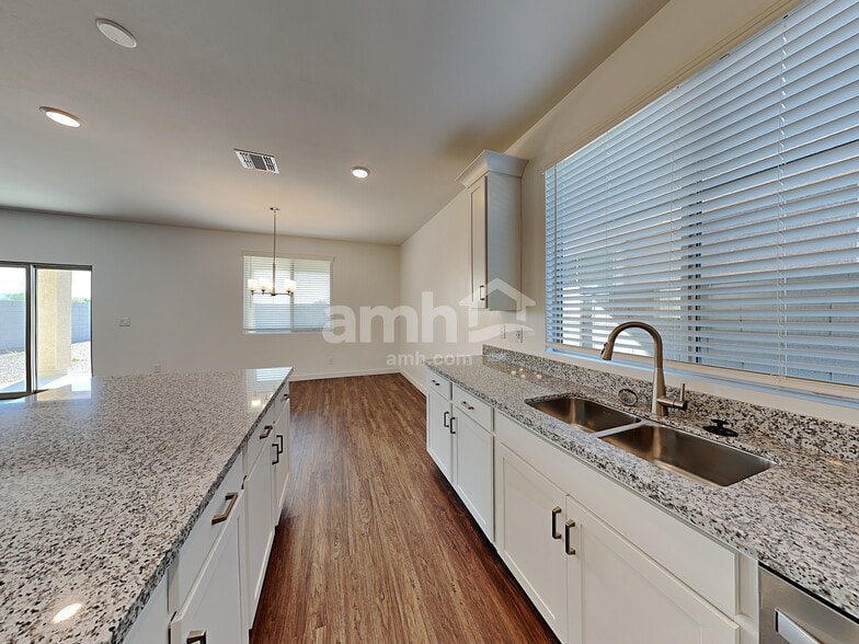 Building Photo - 4308 S 105th Dr