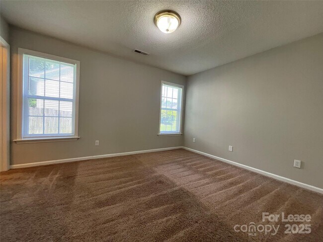 Building Photo - 135 Braeburn Dr