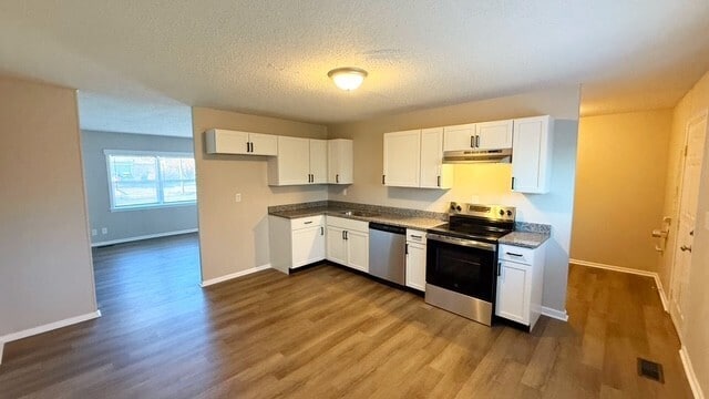 Building Photo - 9148 Rochelle Dr