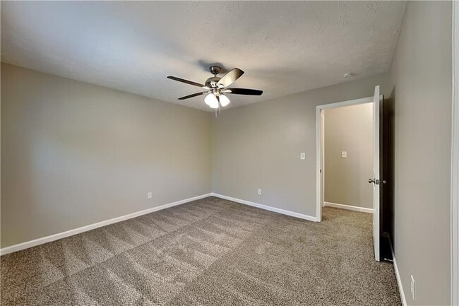 Building Photo - 4036 Evelyn Dr