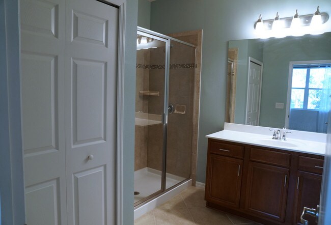 Building Photo - Stonehaven Condo