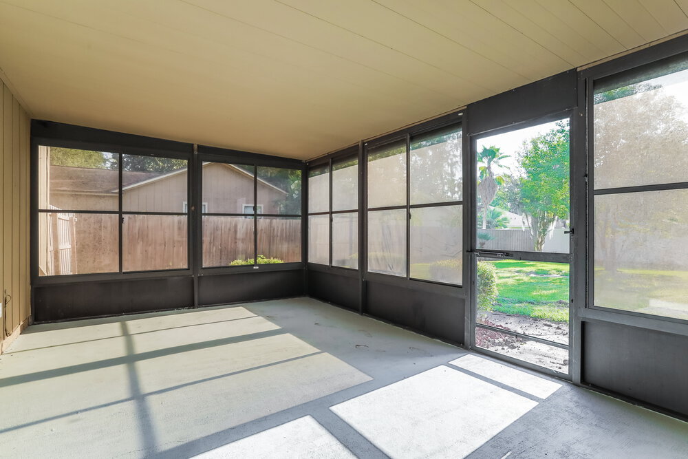 Building Photo - 6145 Island Forest Dr