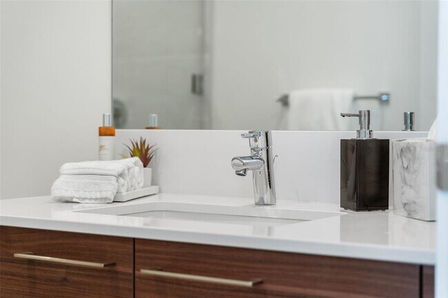 Building Photo - 301 1st St S