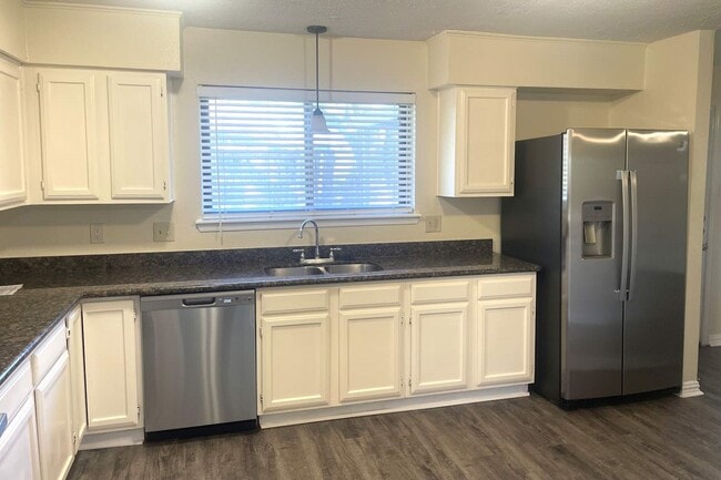 Building Photo - 1819 Pilgrims Point Dr