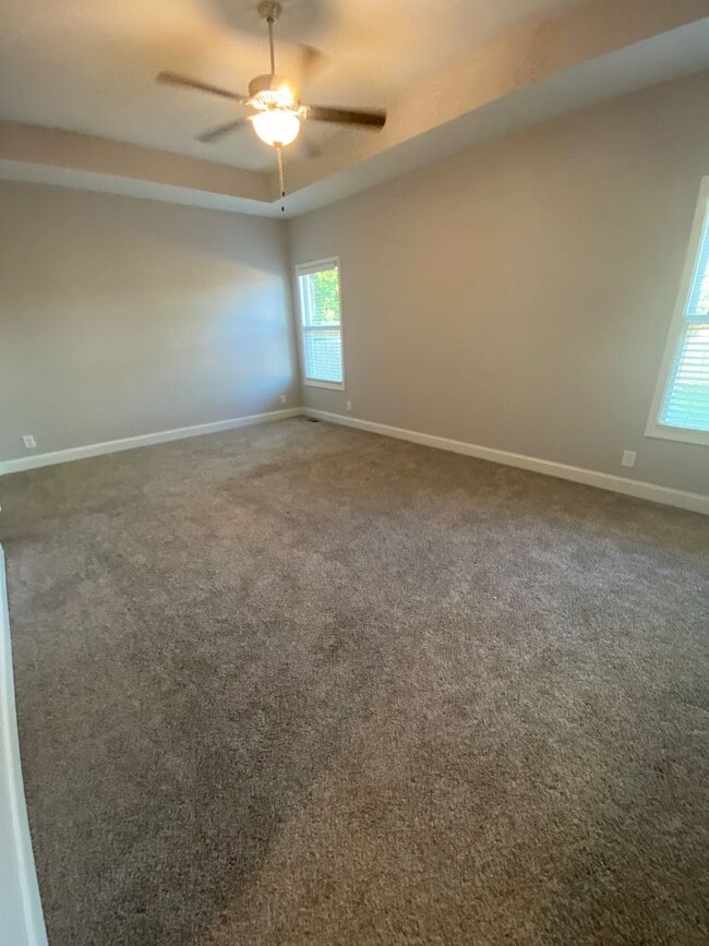 Building Photo - Move in with credit approval