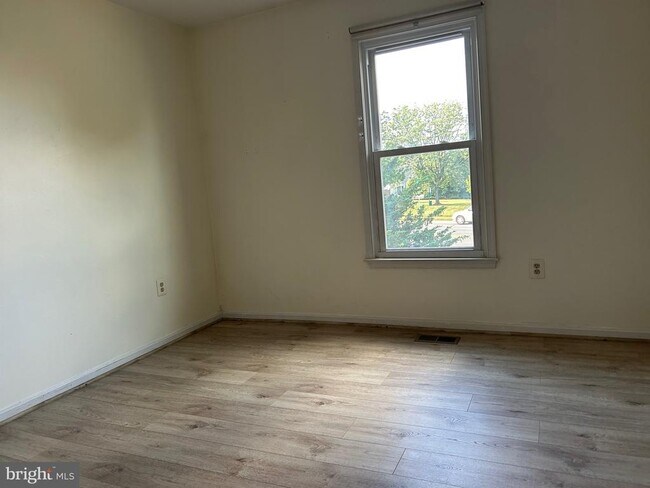 Building Photo - 46706 Bullfinch Square