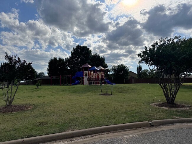 Building Photo - Lovely Southern Reserve 3 Bed 2 Bath - Jen...