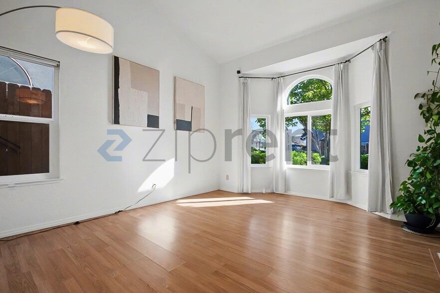 Building Photo - 5744 River Run Cir