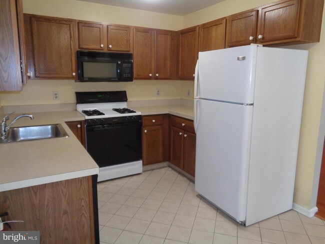 Building Photo - 603 Sweetwater Dr