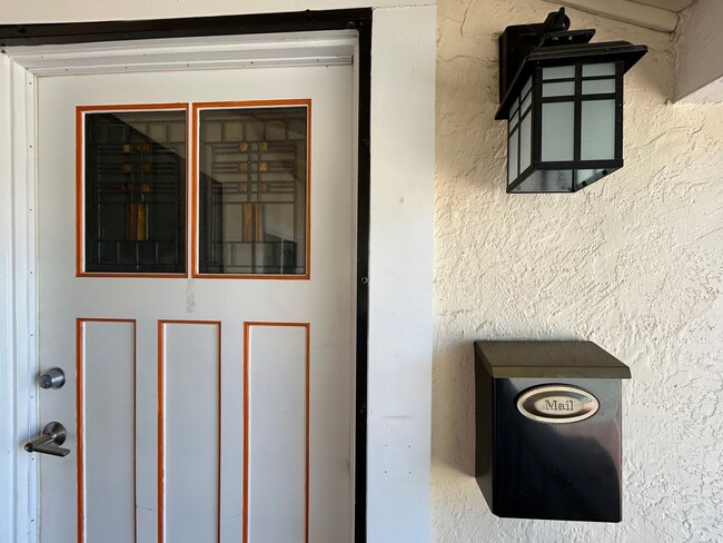 Building Photo - Nice Single Level Home with Attached Garag...