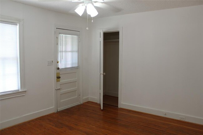 Building Photo - 229 Neyland St