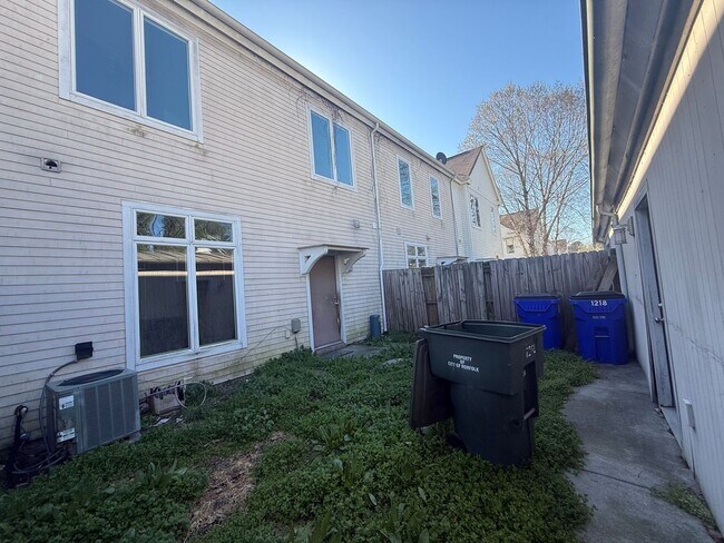 Building Photo - Updated 3BR Home with 2-Car Garage in Prime Norfolk Location