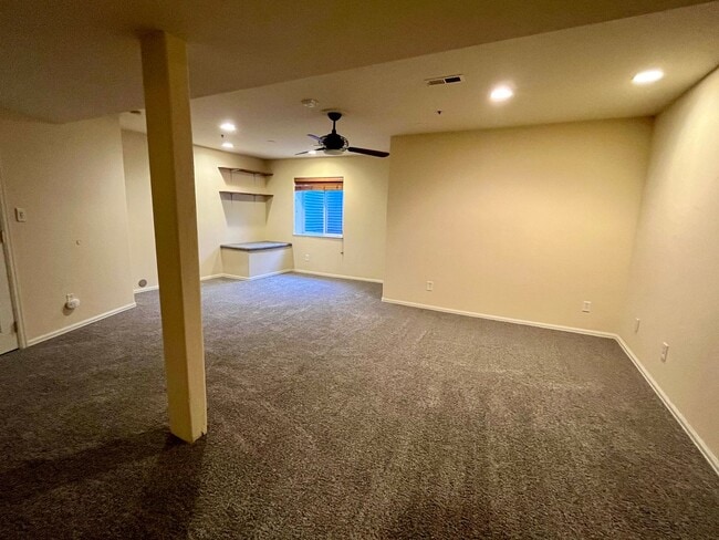 Building Photo - Adorable 3 story, 3BR/3.5BA Townhome w/ detached garage!